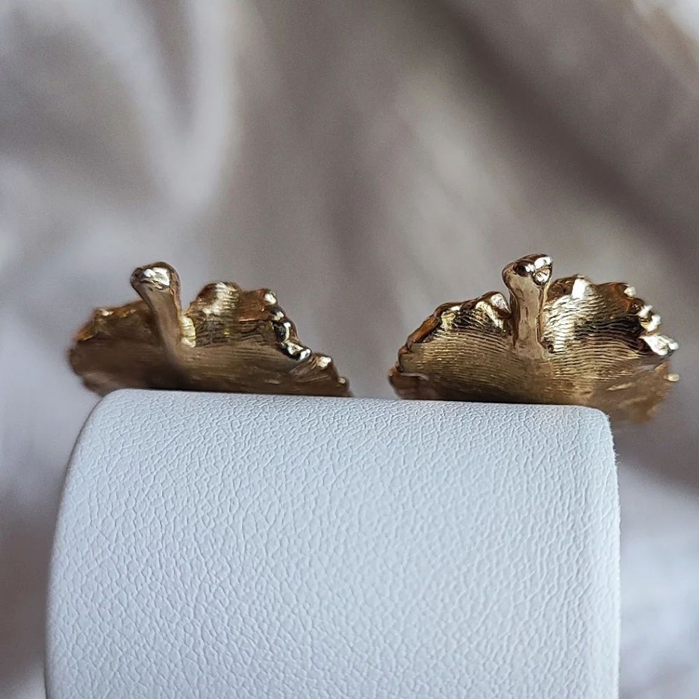 Napier Vintage Signed Brushed Leaf Leaves Gold Tone Ruffled Edge Clip Earrings